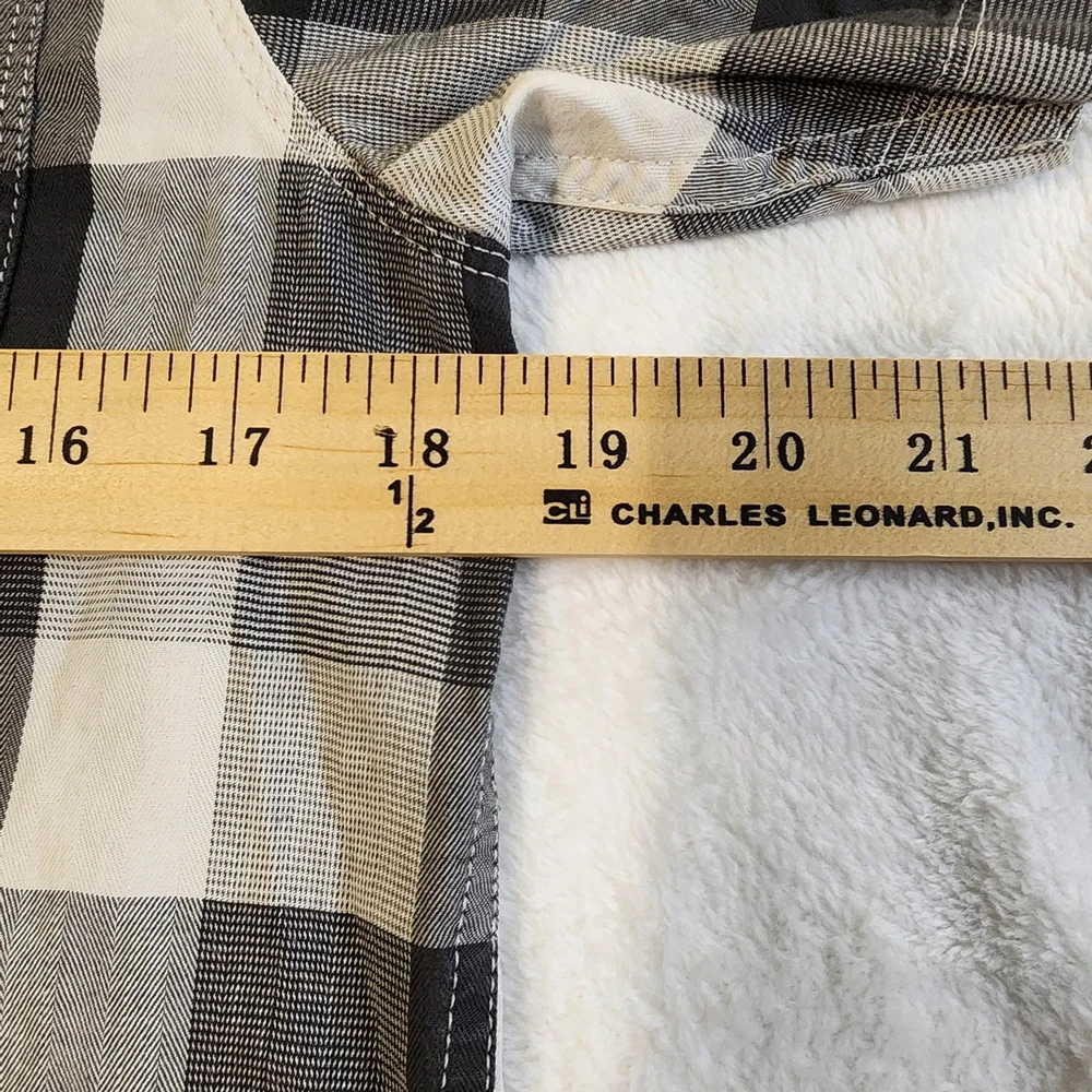 The North Face Short Sleeve Button Up, Black and‎ White Plaid, EUC, Size Small